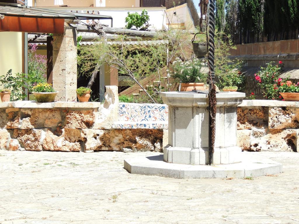 Loftotel Canet Esporles Bagian luar foto