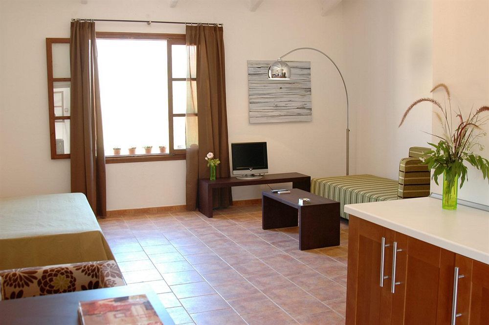 Loftotel Canet Esporles Bagian luar foto