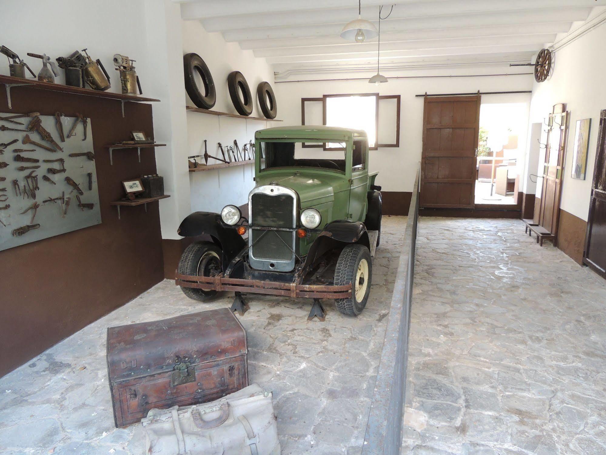 Loftotel Canet Esporles Bagian luar foto