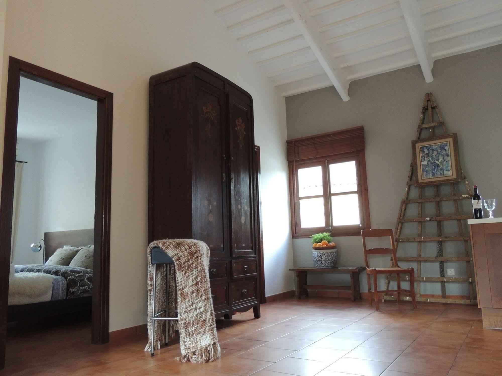Loftotel Canet Esporles Bagian luar foto